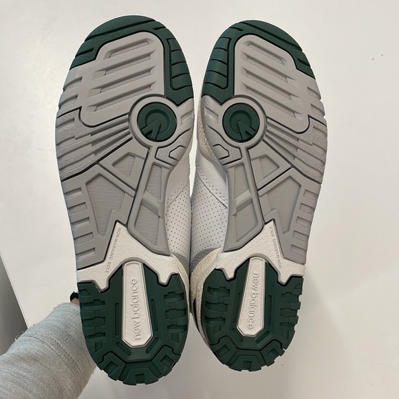 New Balance 550 NWT, white/gold/ night watch green Men’s Size 5, Women’s Size 6. - Picture 5 of 6